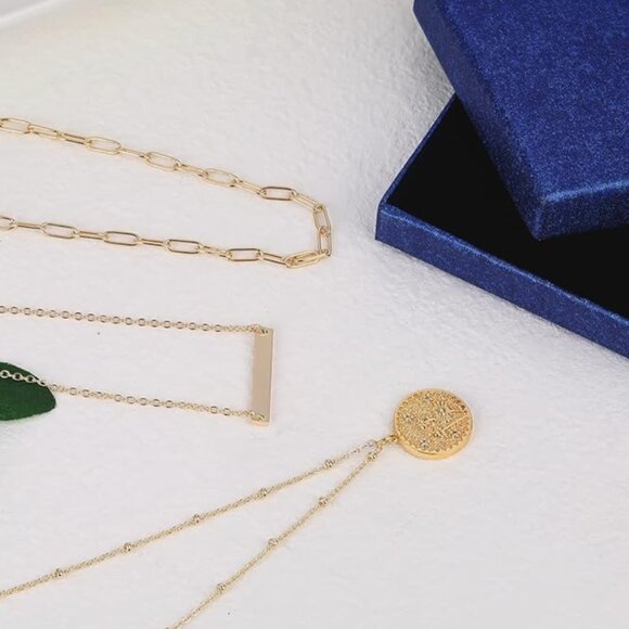 Layered Gold Chain Necklace Set - Picture 4 of 4